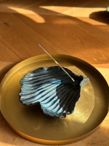 Muszla na kadzidełko w kolorach morza