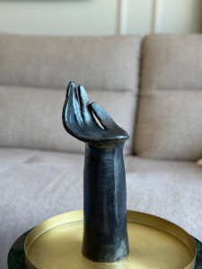 Rzeźba ręka czerń/grafit