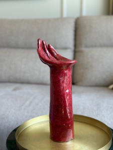 Rzeźba ręka Czerwień faluńska 